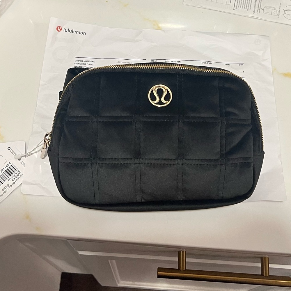 Lululemon Everywhere Belt Bag Quilted Velour Black & Gold Velvet Crossbody Nwt
